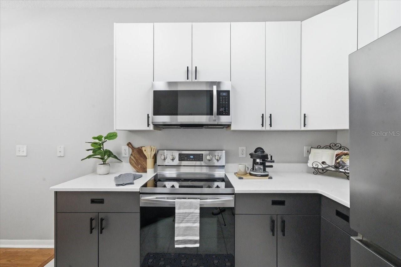 Image 14 of 51 For 752 Vallance Way Ne