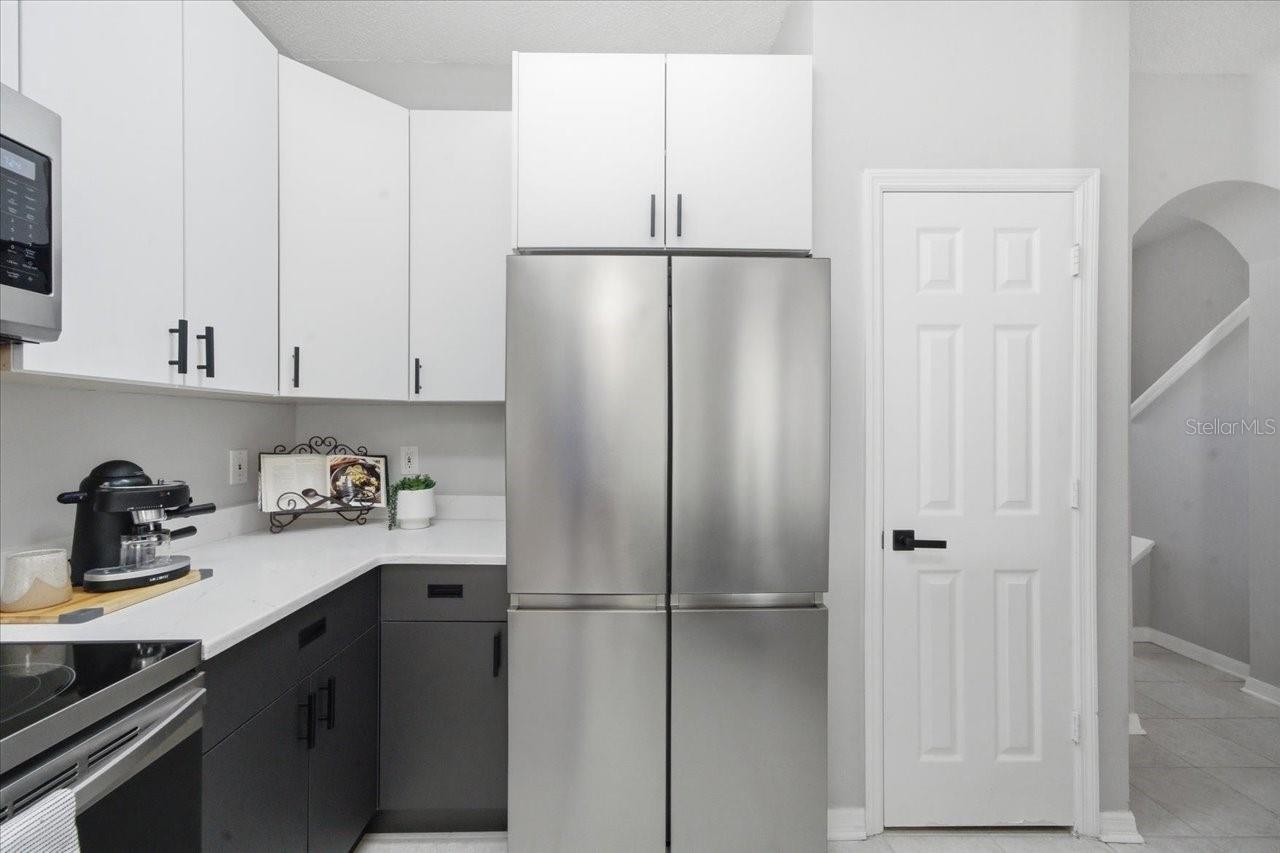 Image 15 of 51 For 752 Vallance Way Ne