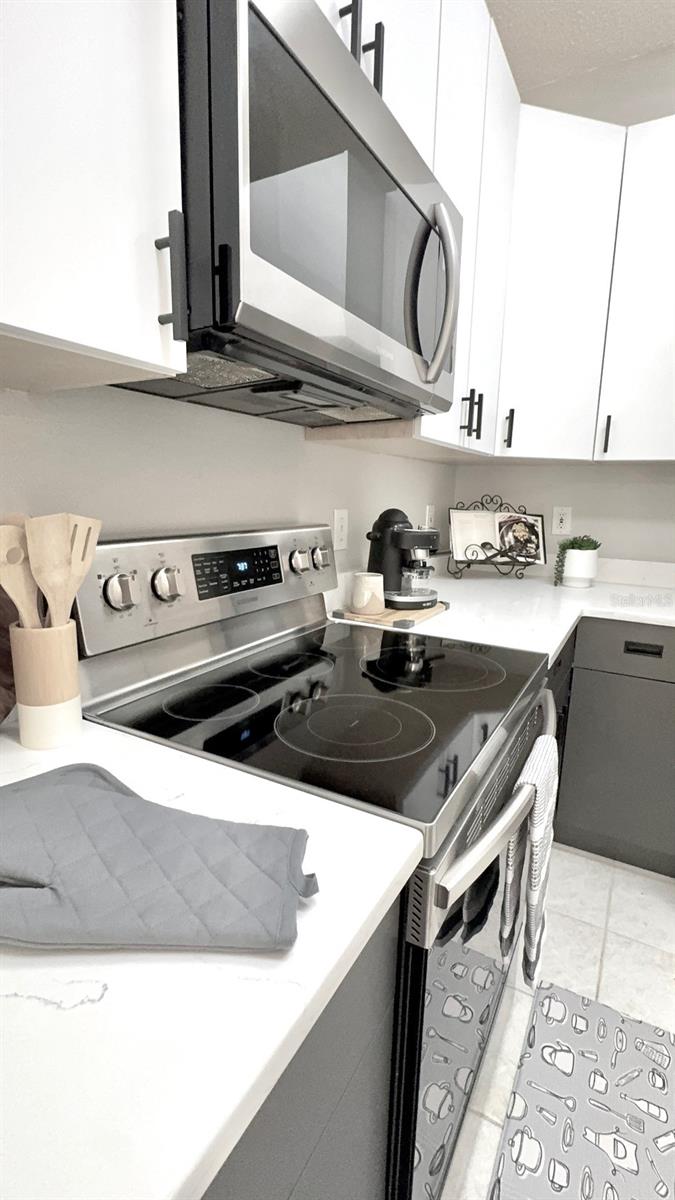 Image 16 of 51 For 752 Vallance Way Ne