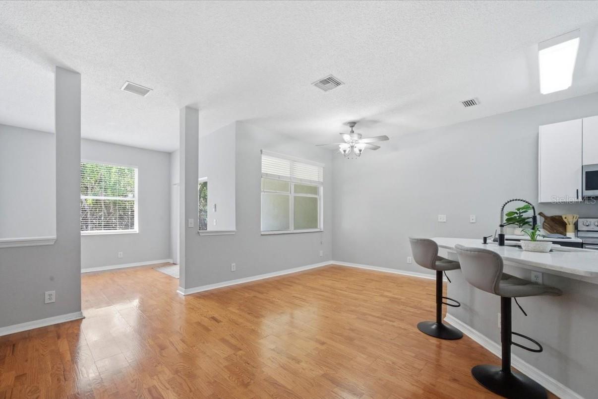 Image 18 of 51 For 752 Vallance Way Ne