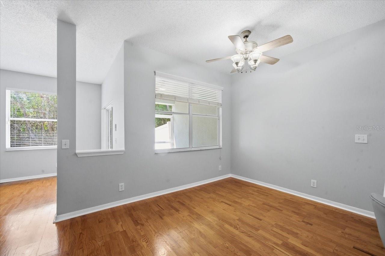 Image 19 of 51 For 752 Vallance Way Ne