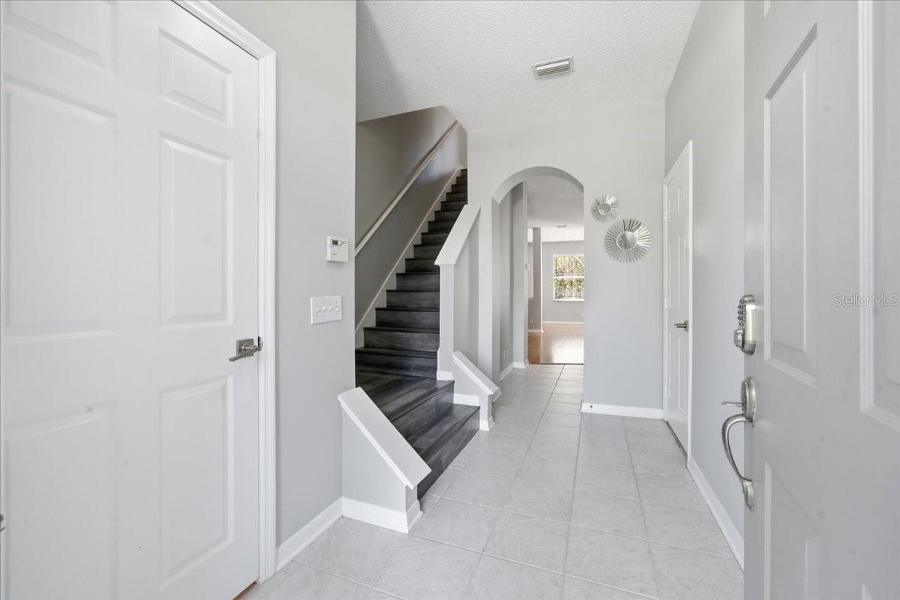 Image 20 of 51 For 752 Vallance Way Ne