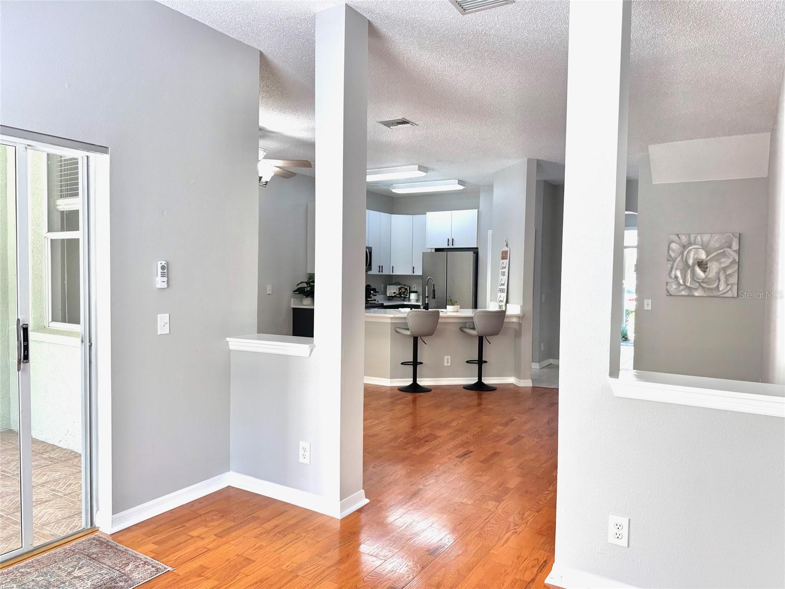 Image 24 of 51 For 752 Vallance Way Ne