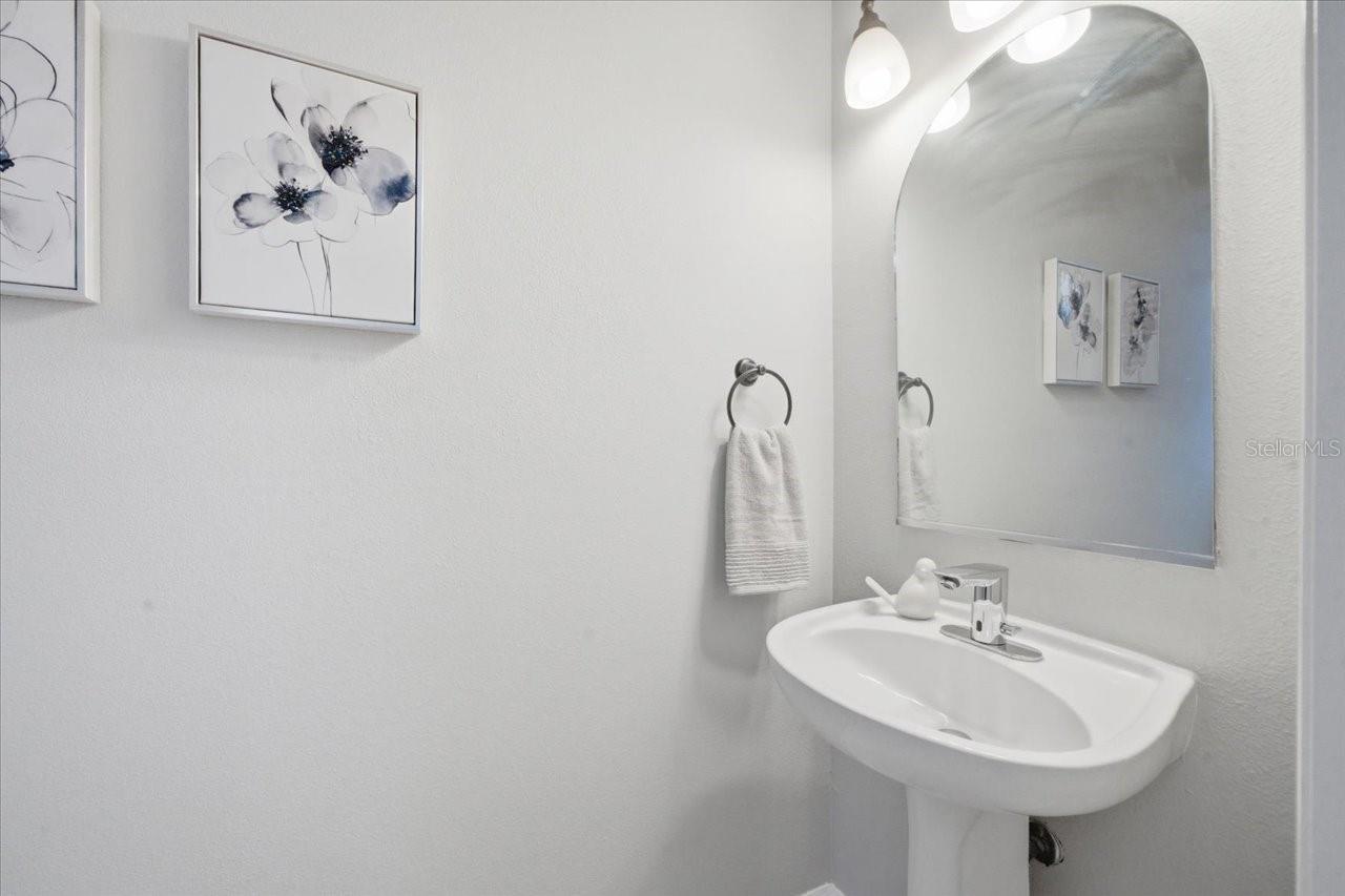 Image 26 of 51 For 752 Vallance Way Ne