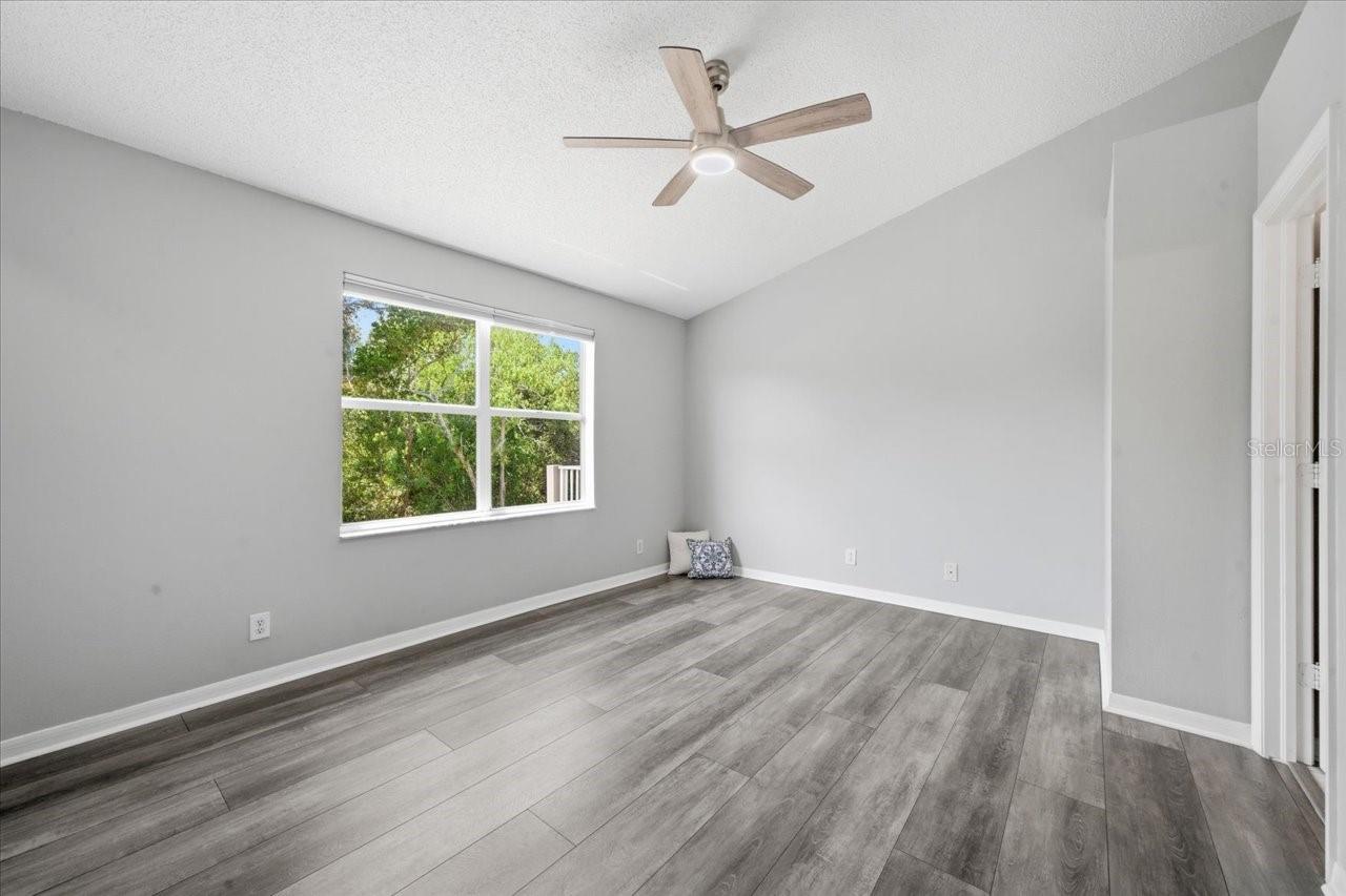 Image 28 of 51 For 752 Vallance Way Ne