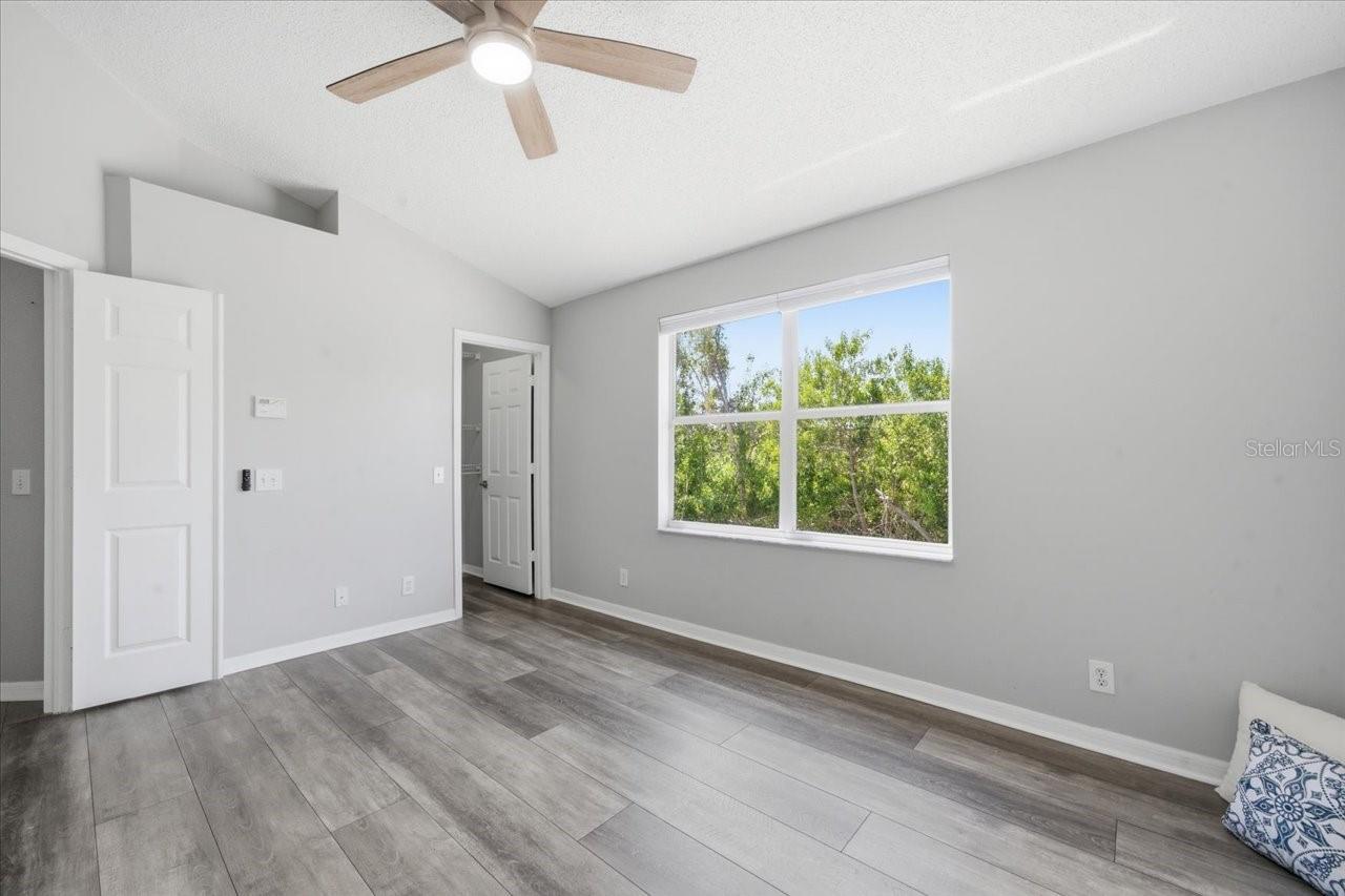 Image 29 of 51 For 752 Vallance Way Ne