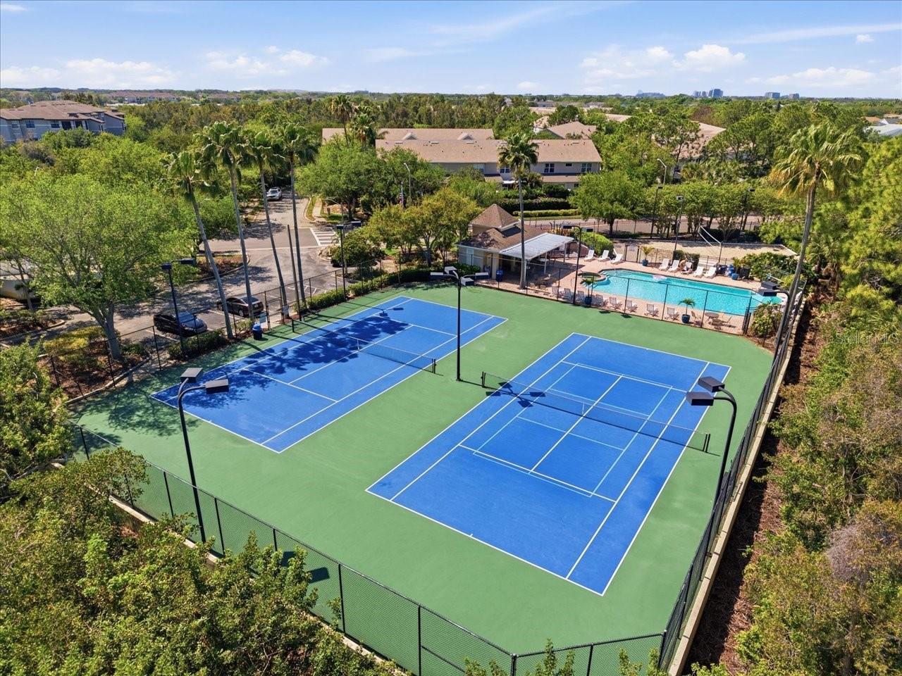 Image 3 of 51 For 752 Vallance Way Ne