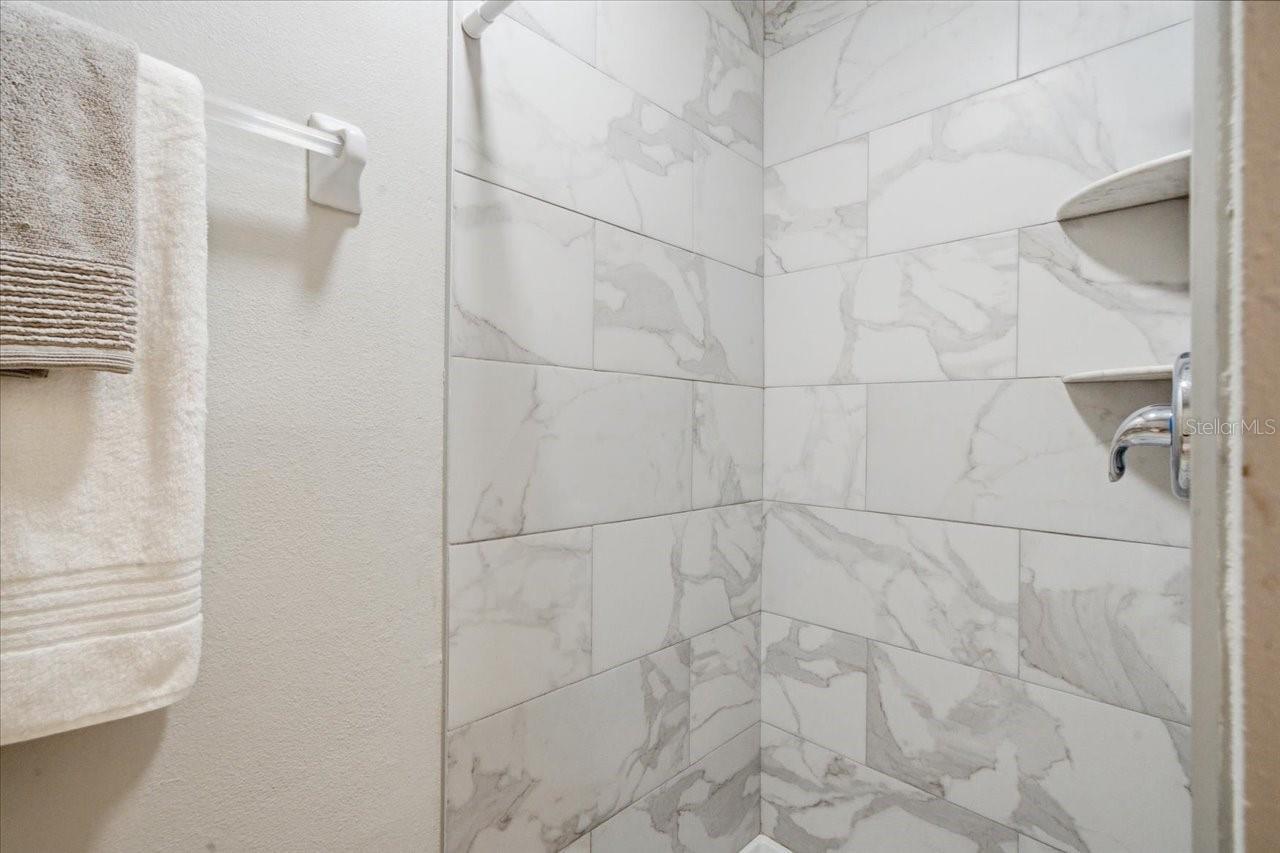 Image 32 of 51 For 752 Vallance Way Ne