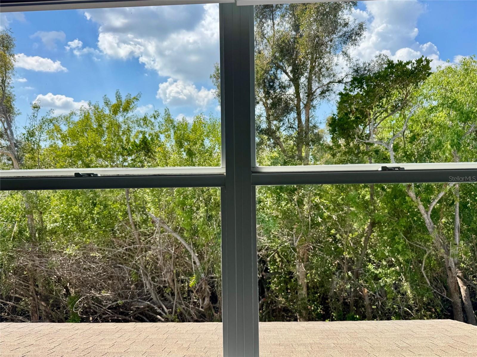 Image 38 of 51 For 752 Vallance Way Ne