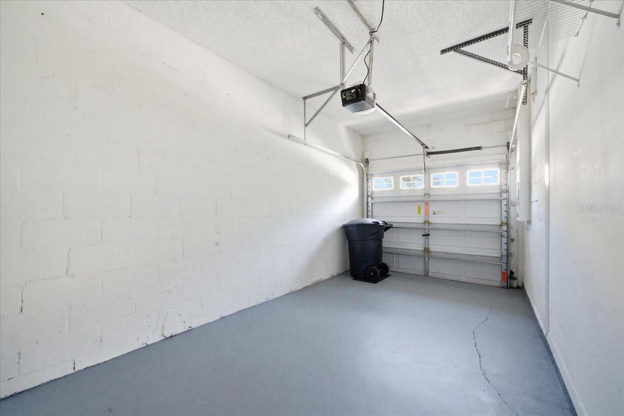 Image 42 of 51 For 752 Vallance Way Ne