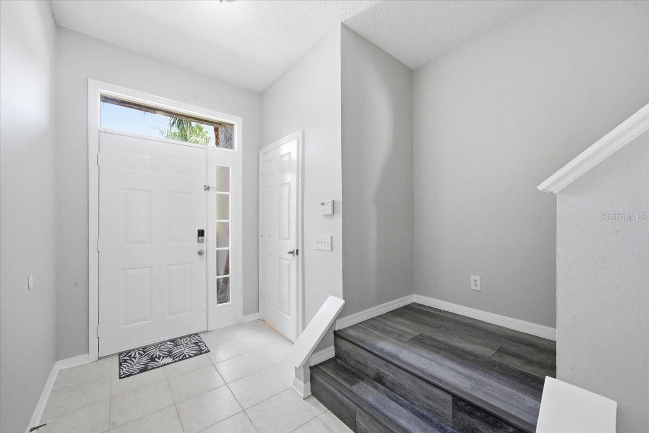 Image 5 of 51 For 752 Vallance Way Ne