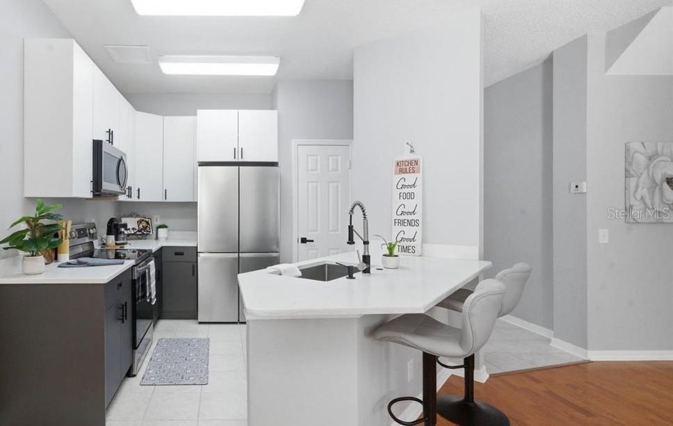 Image 6 of 51 For 752 Vallance Way Ne