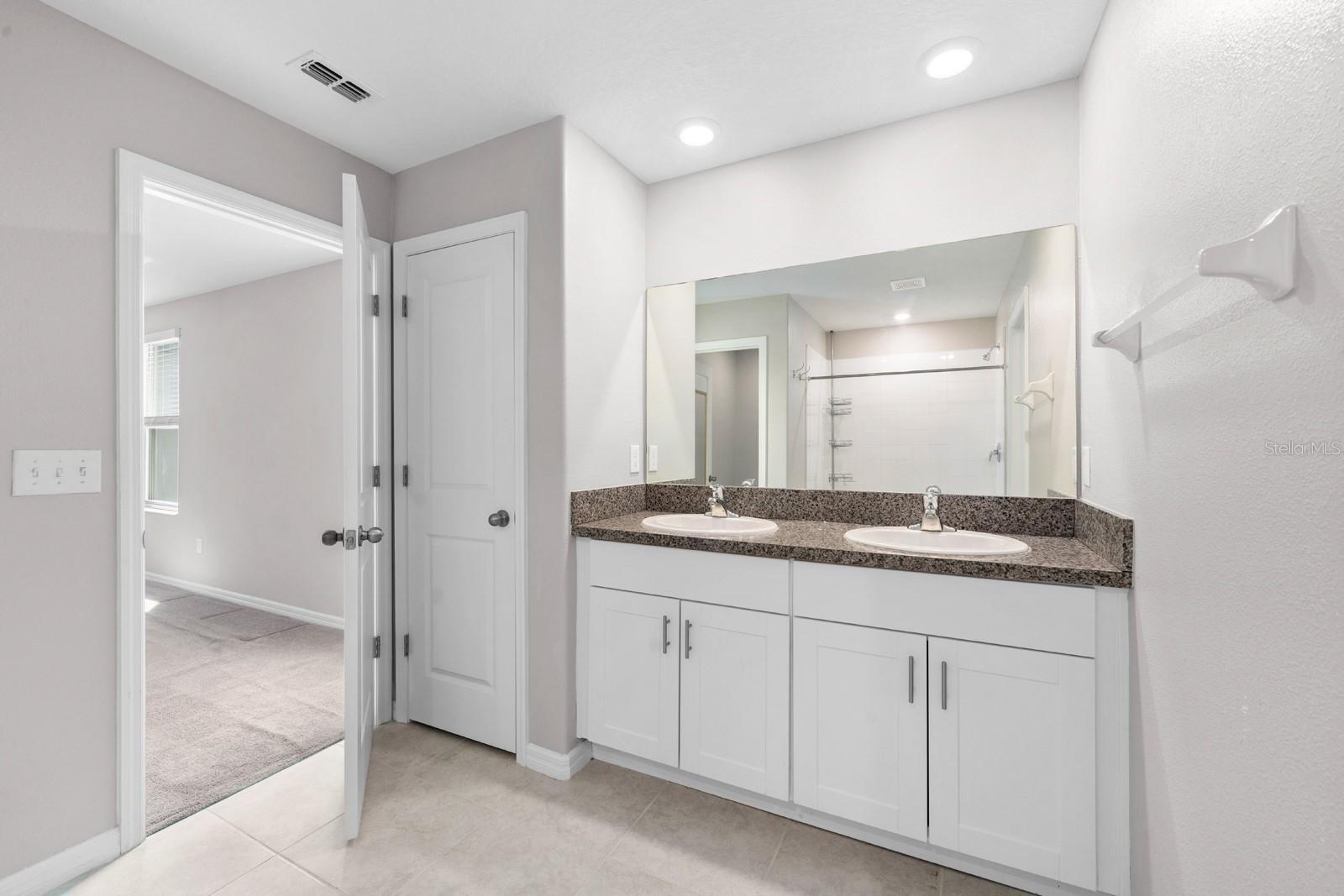 Image 19 of 39 For 7217 Ronnie Gardens Court