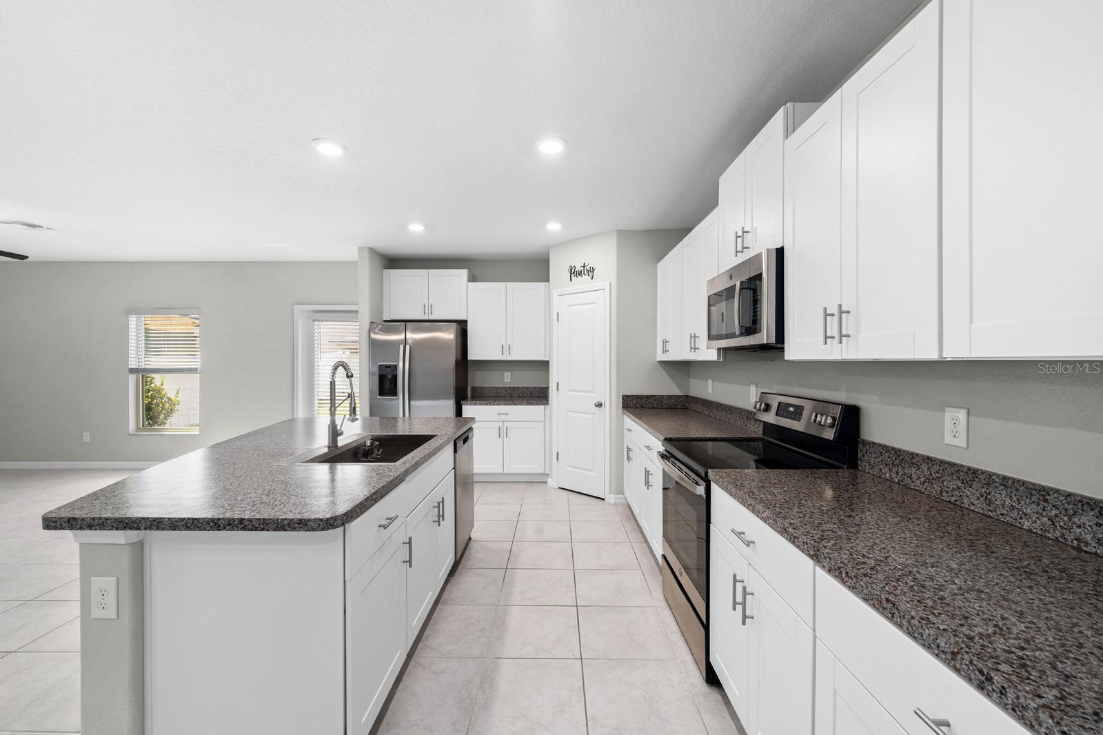 Image 4 of 39 For 7217 Ronnie Gardens Court