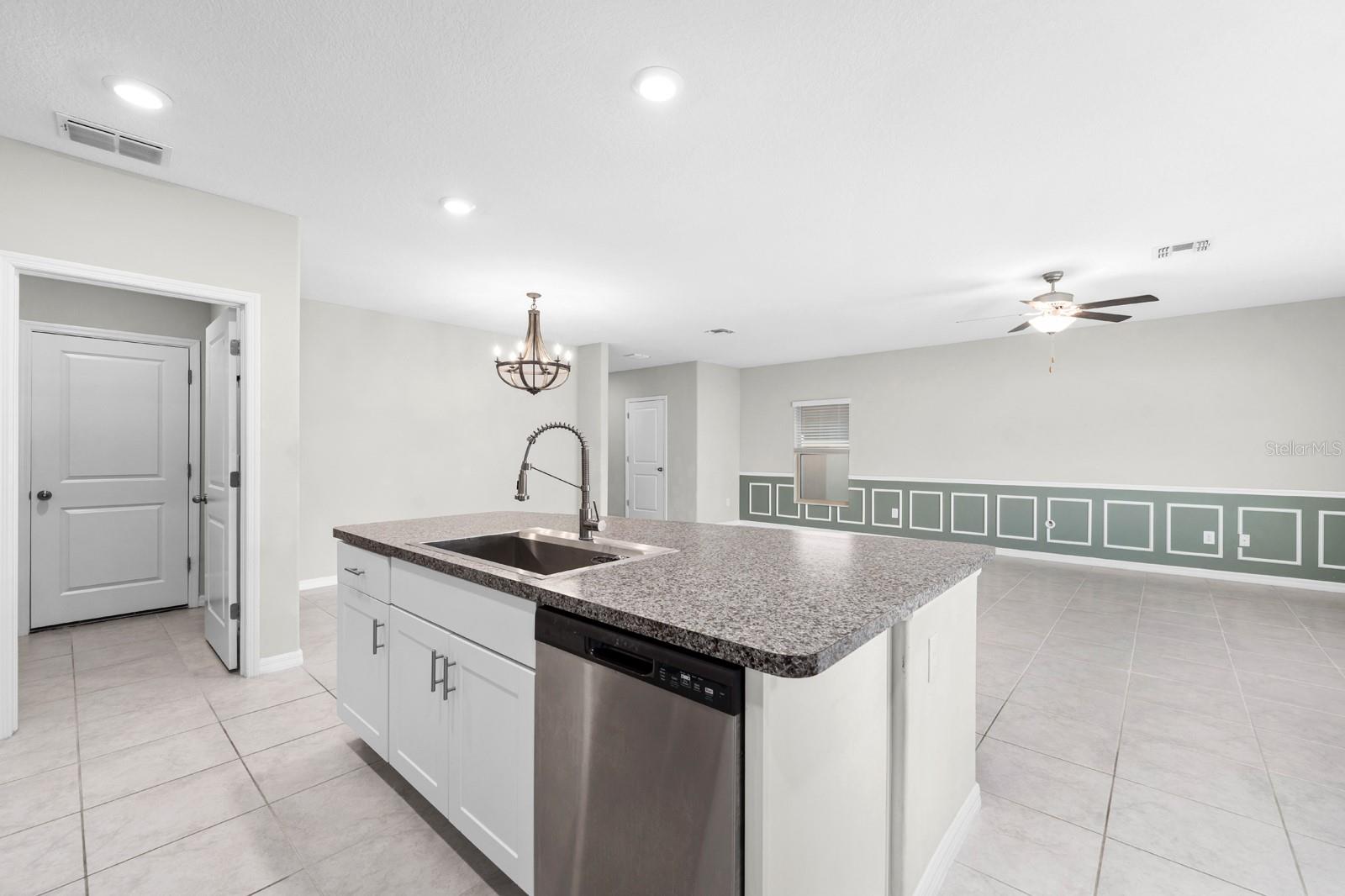 Image 5 of 39 For 7217 Ronnie Gardens Court