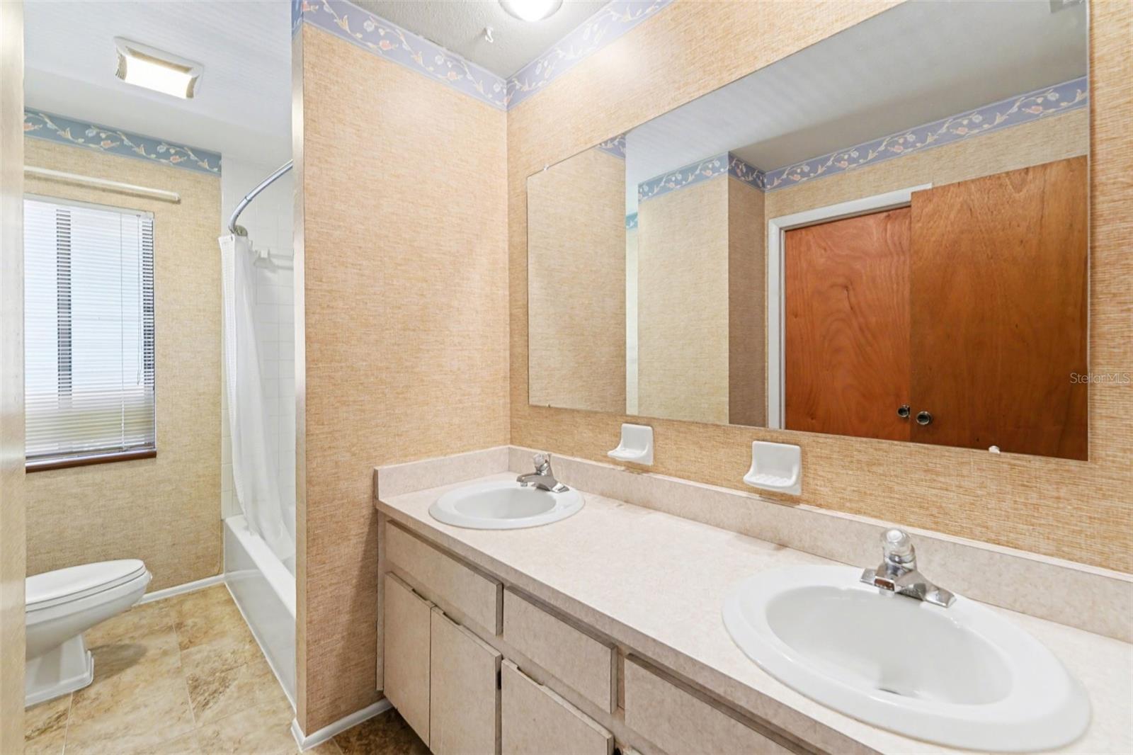 Image 17 of 24 For 1029 43rd Avenue N 1