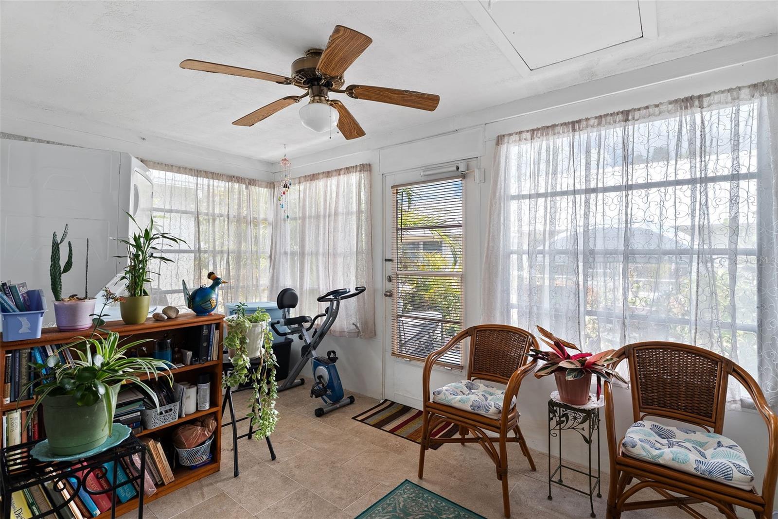 Image 21 of 42 For 4227 Rax Place 4227
