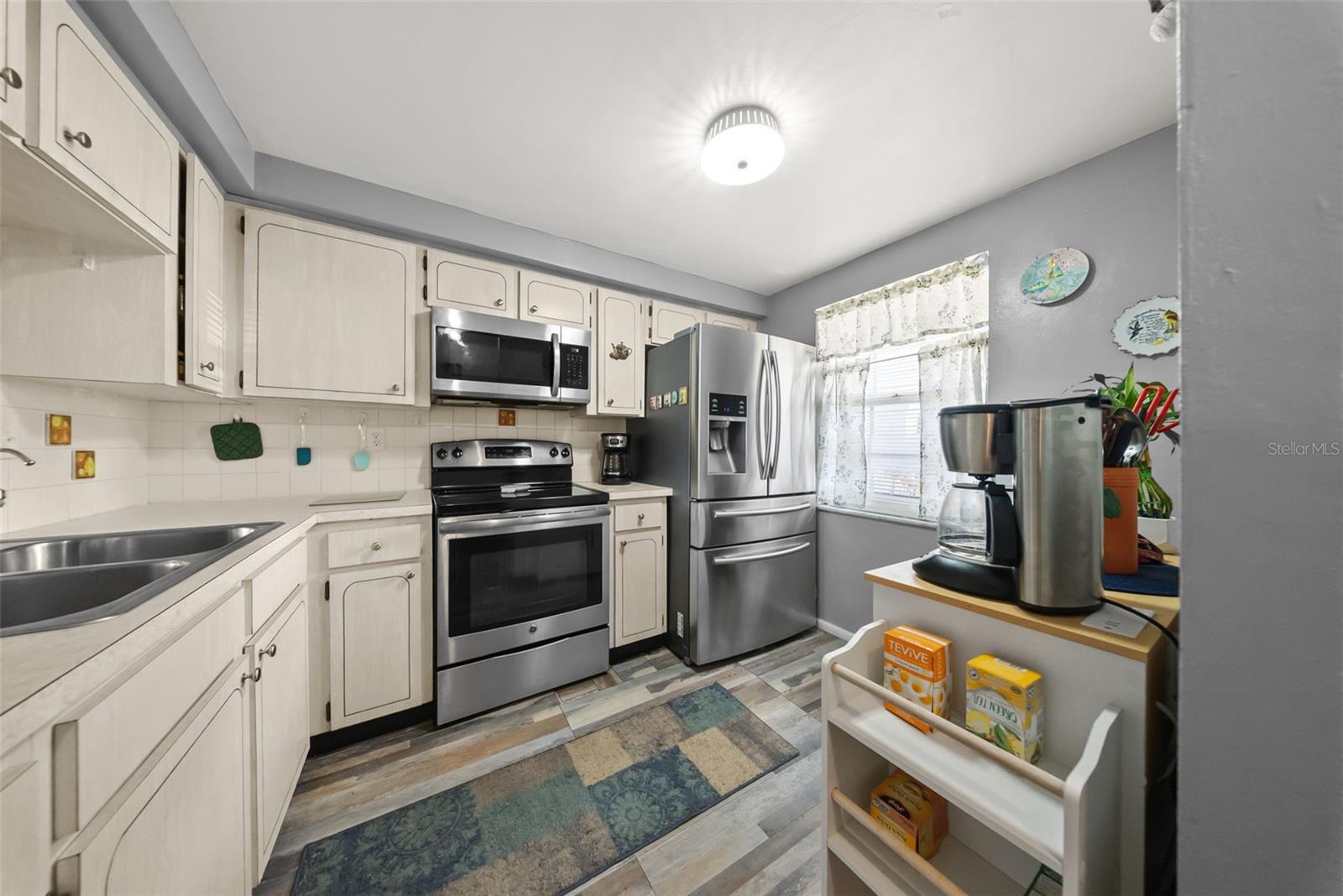Image 7 of 42 For 4227 Rax Place 4227