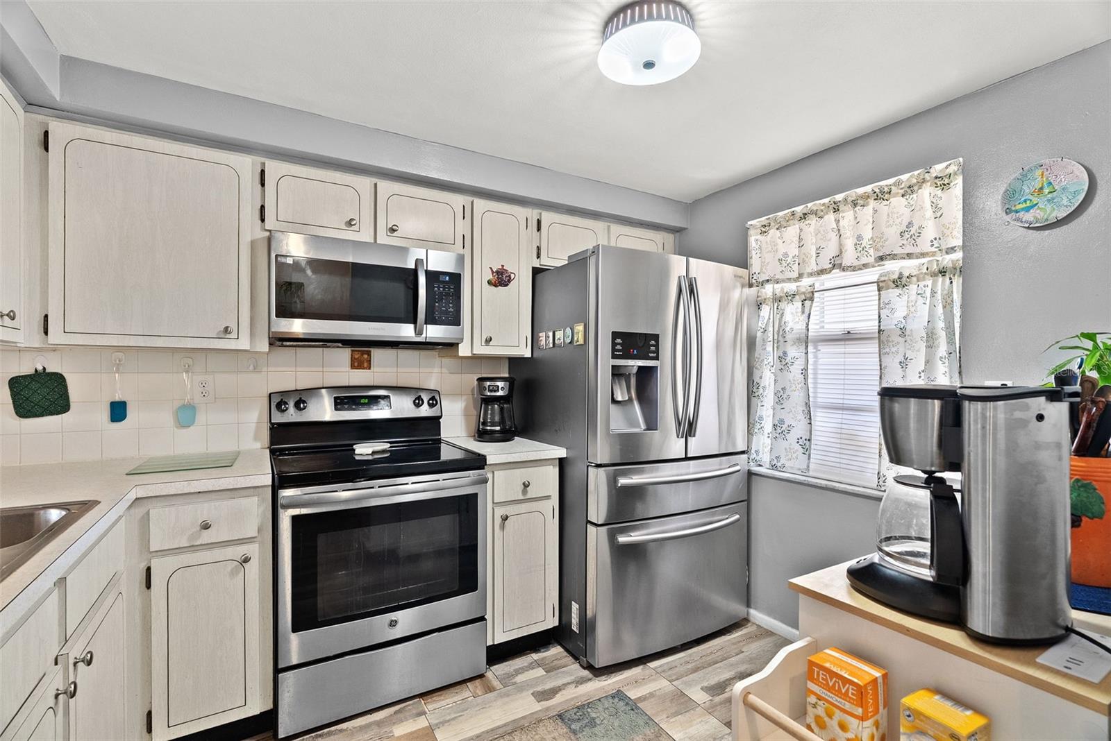 Image 8 of 42 For 4227 Rax Place 4227