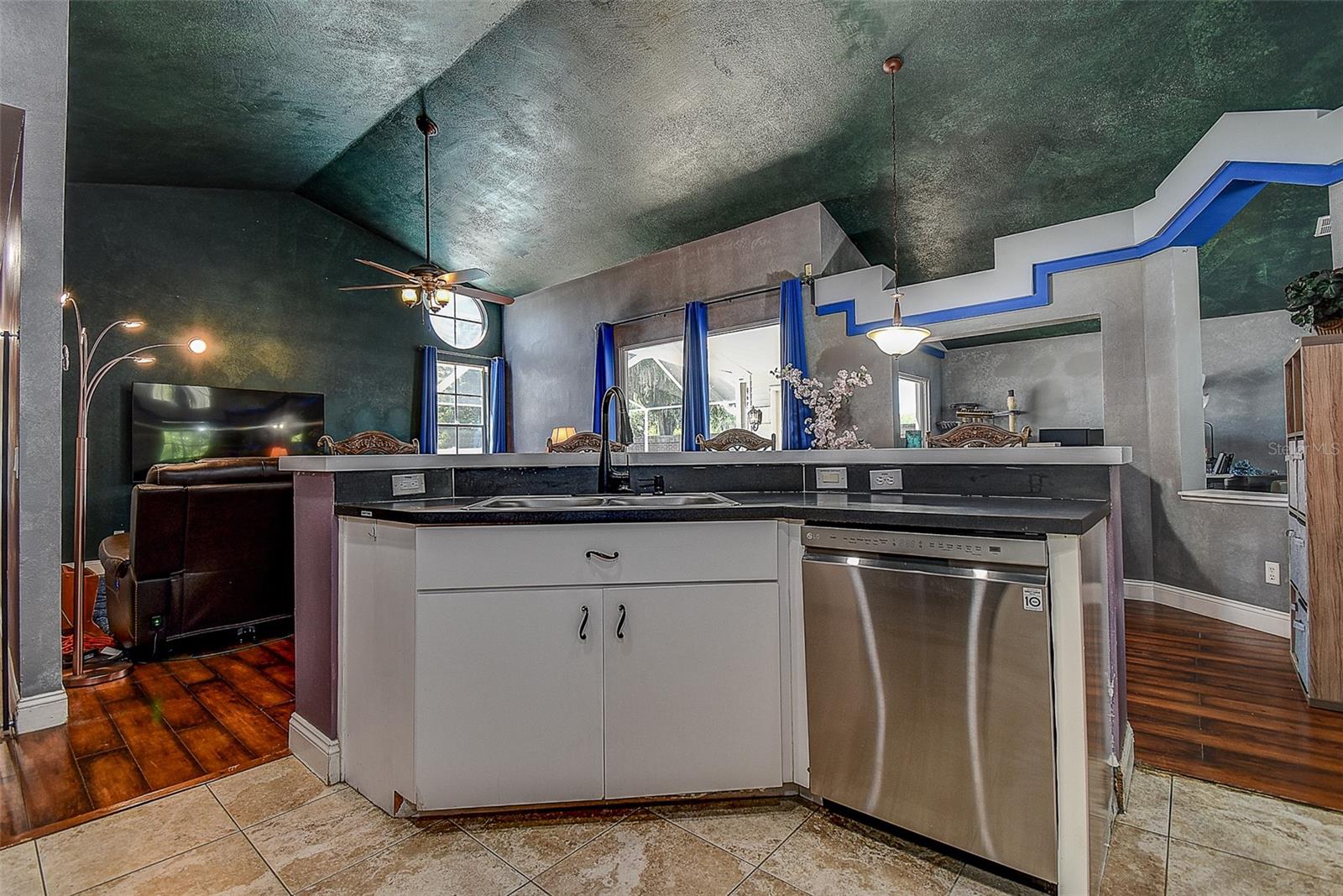 Image 32 of 48 For 7730 Grimsby Lane