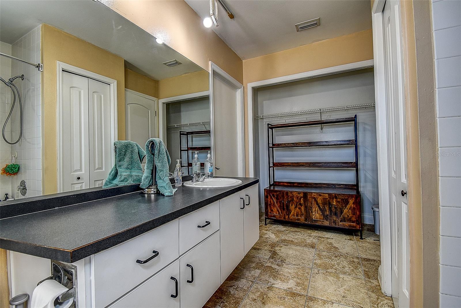 Image 42 of 48 For 7730 Grimsby Lane