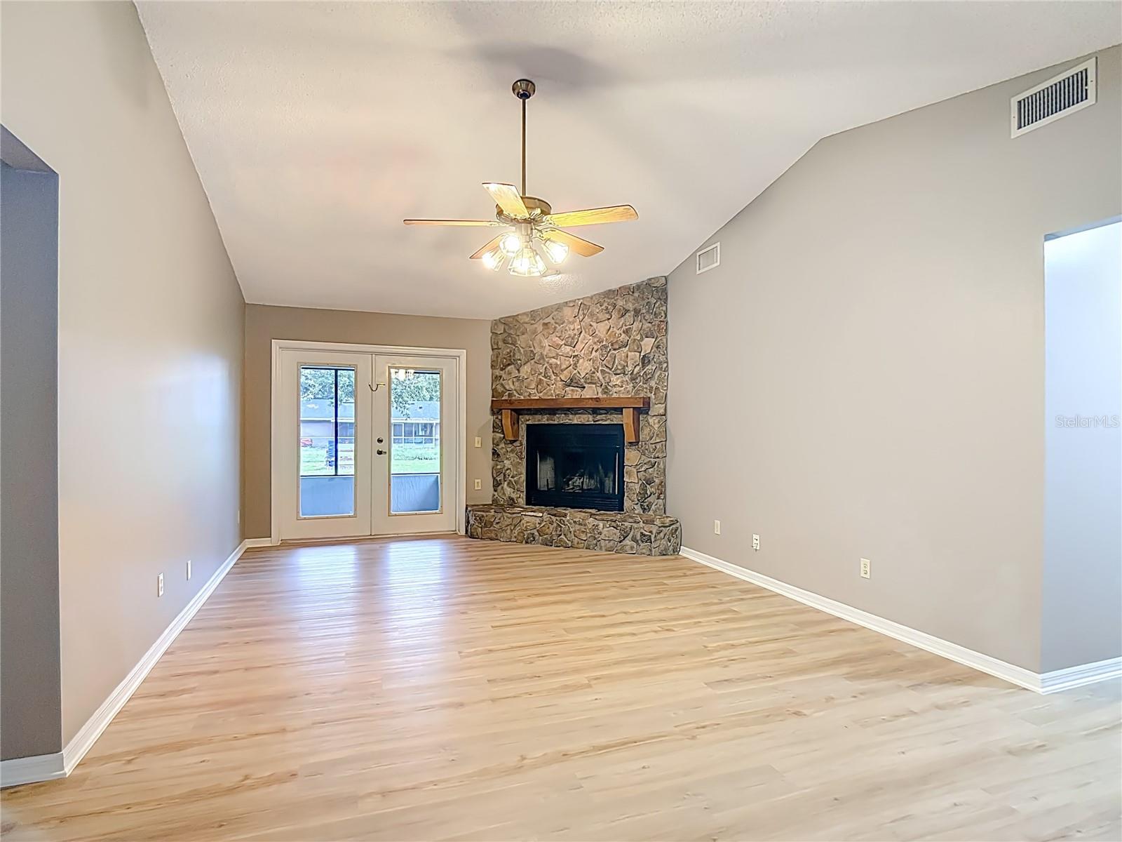 Image 14 of 37 For 109 South Court