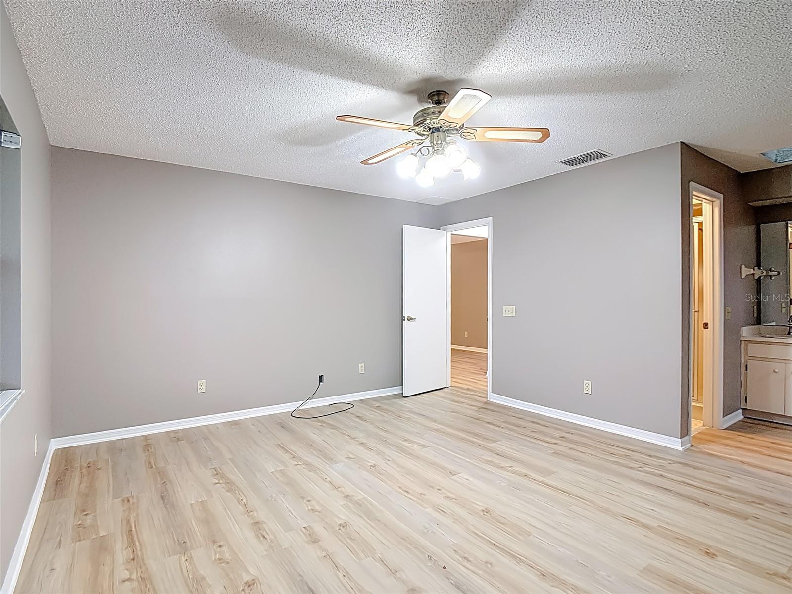 Image 18 of 37 For 109 South Court