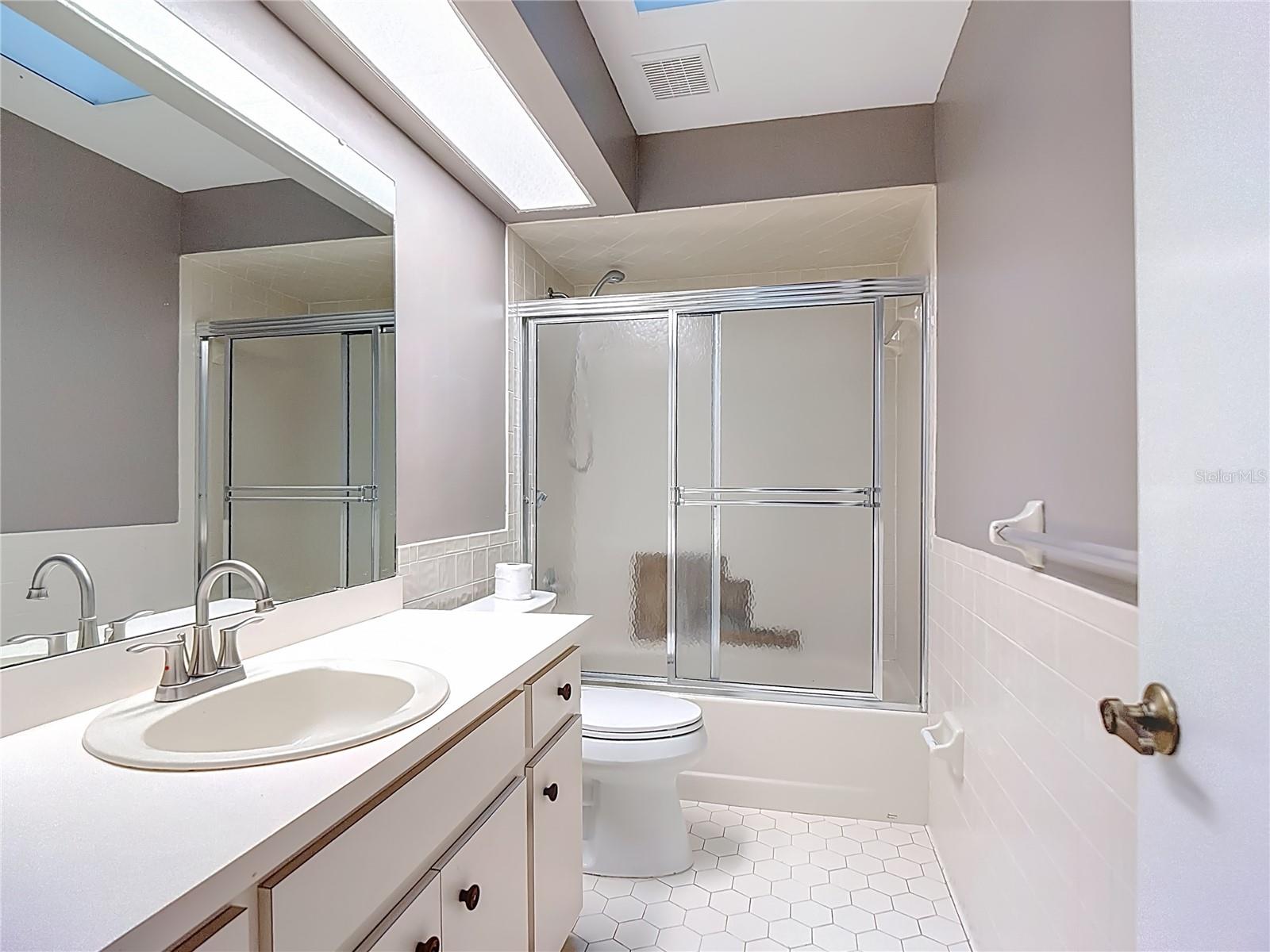 Image 26 of 37 For 109 South Court