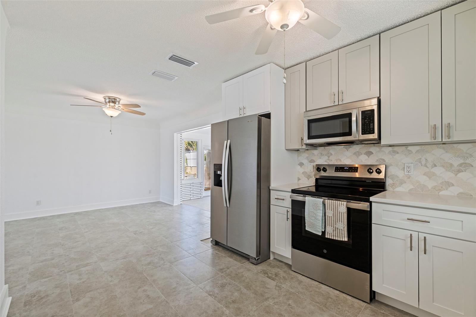 Image 11 of 37 For 176 175th Avenue E