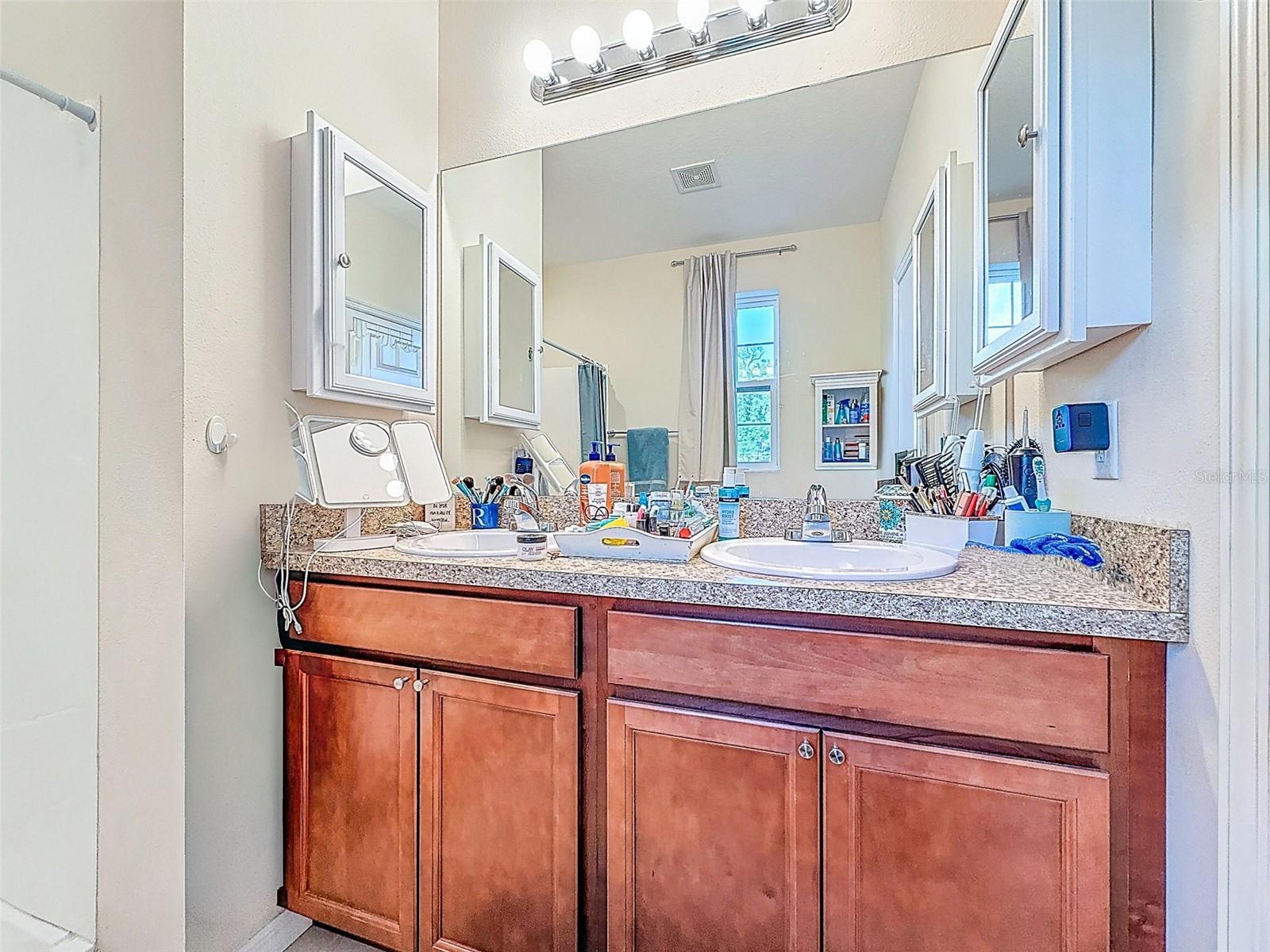 Image 35 of 93 For 1132 Martin Luther King Jr Ave