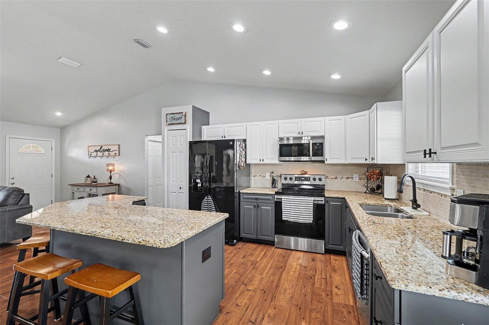 Image 13 of 31 For 2113 Clayton Avenue