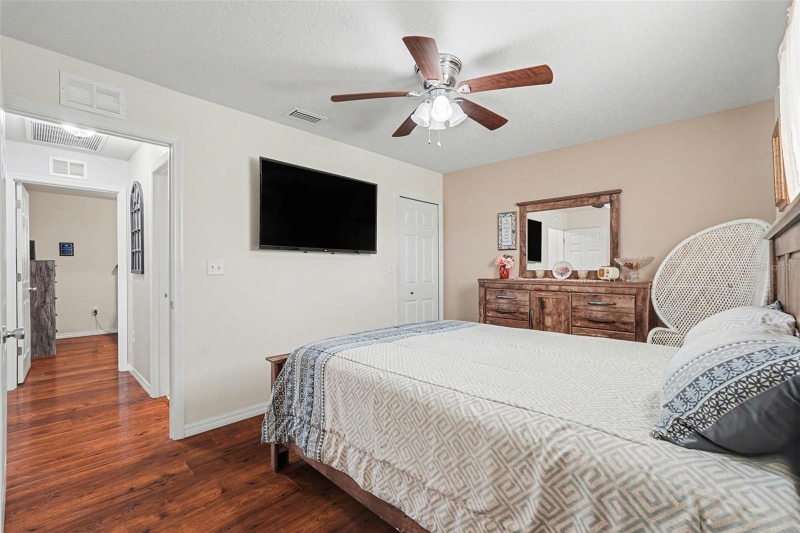 Image 21 of 31 For 2113 Clayton Avenue