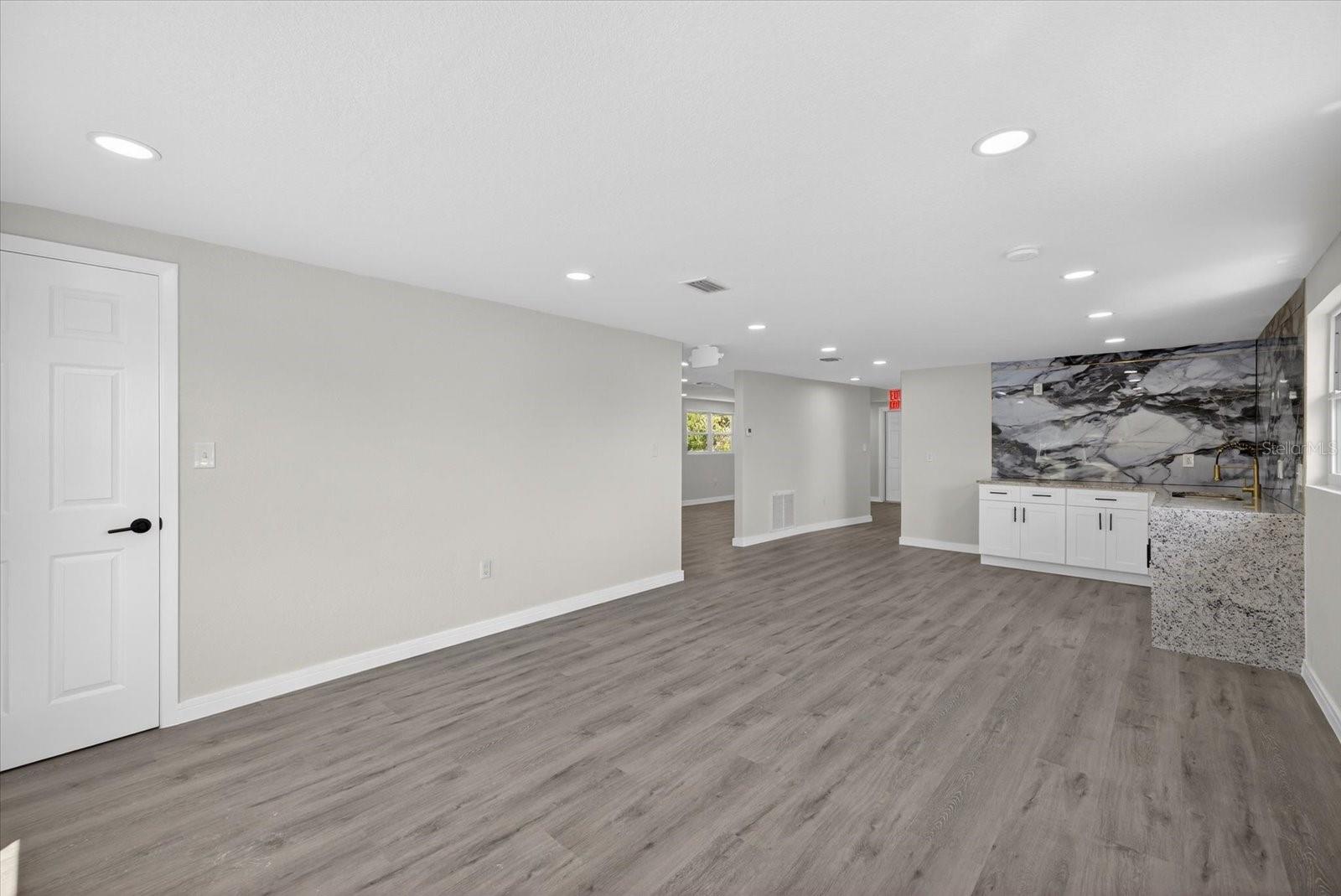 Image 11 of 44 For 6334 Congress Street