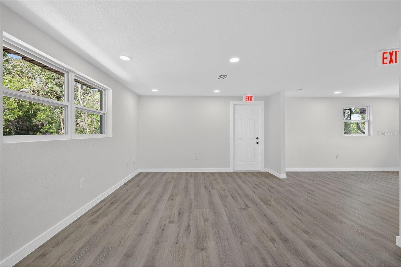 Image 19 of 44 For 6334 Congress Street