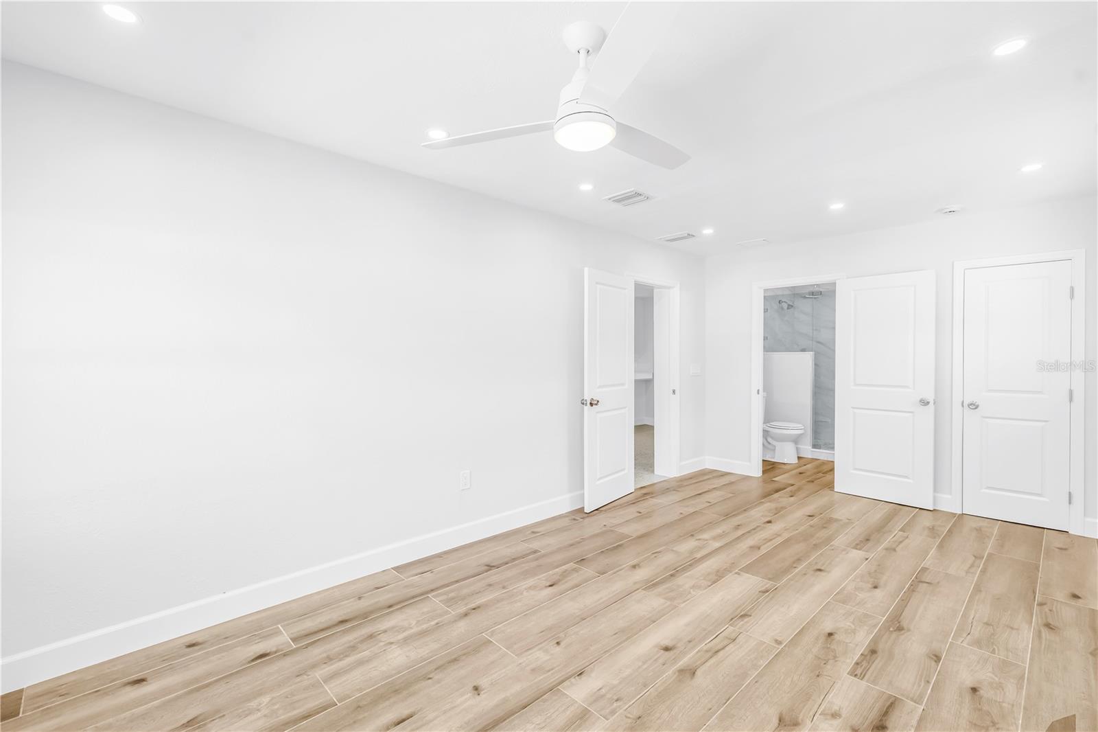 Image 19 of 33 For 7443 2nd Street N