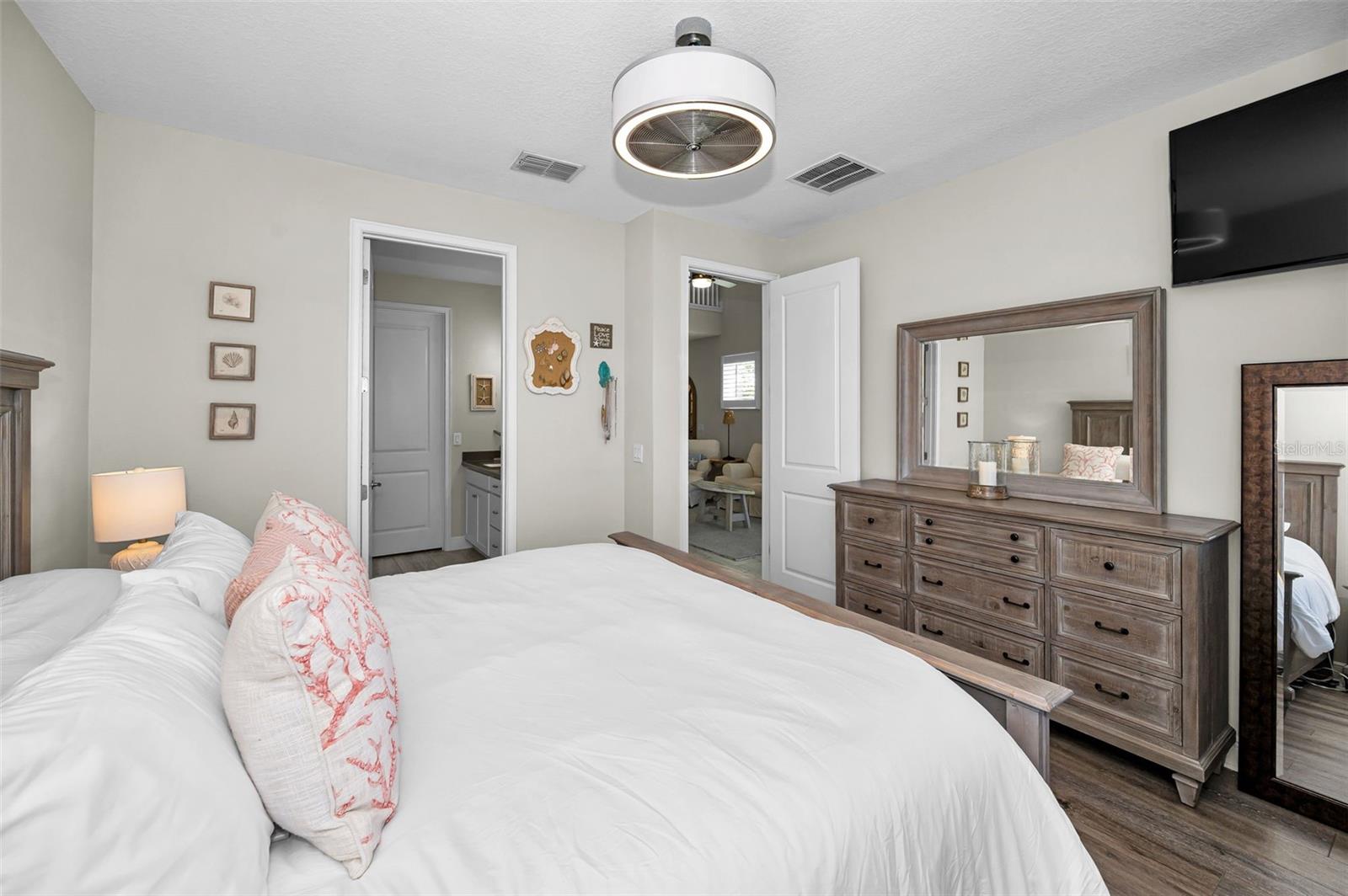 Image 33 of 98 For 1001 Starboard Court