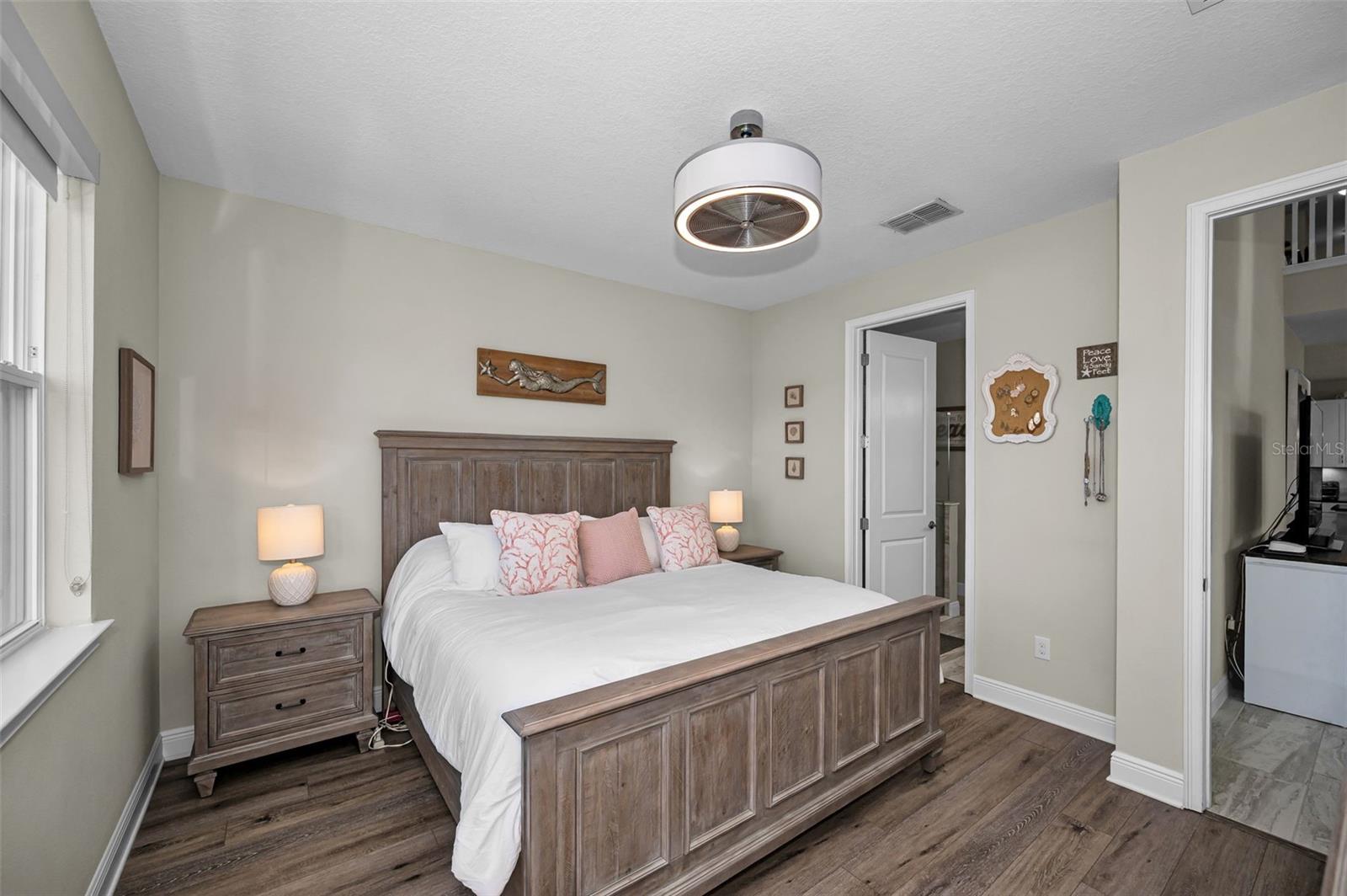 Image 34 of 98 For 1001 Starboard Court