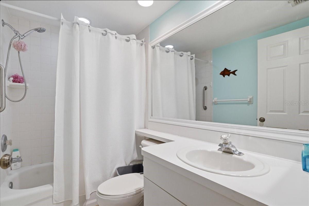 Image 12 of 18 For 6425 Shoreline Drive 10503