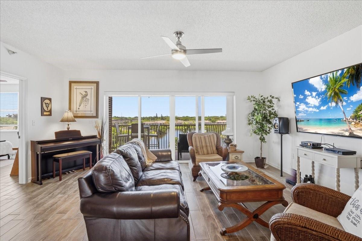 Image 5 of 18 For 6425 Shoreline Drive 10503