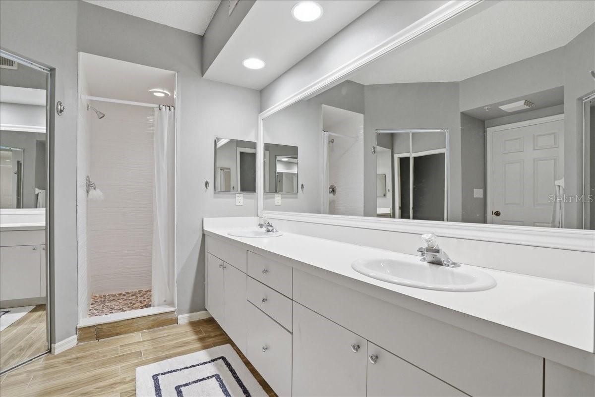 Image 7 of 18 For 6425 Shoreline Drive 10503