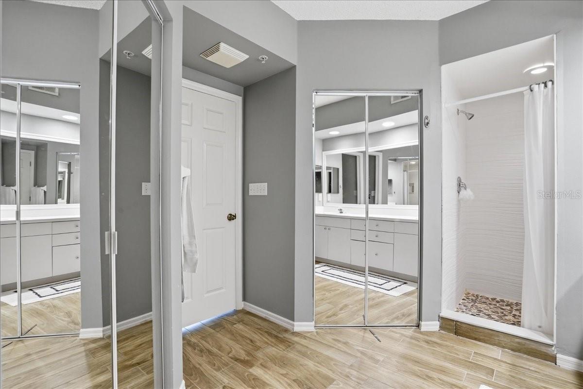 Image 8 of 18 For 6425 Shoreline Drive 10503