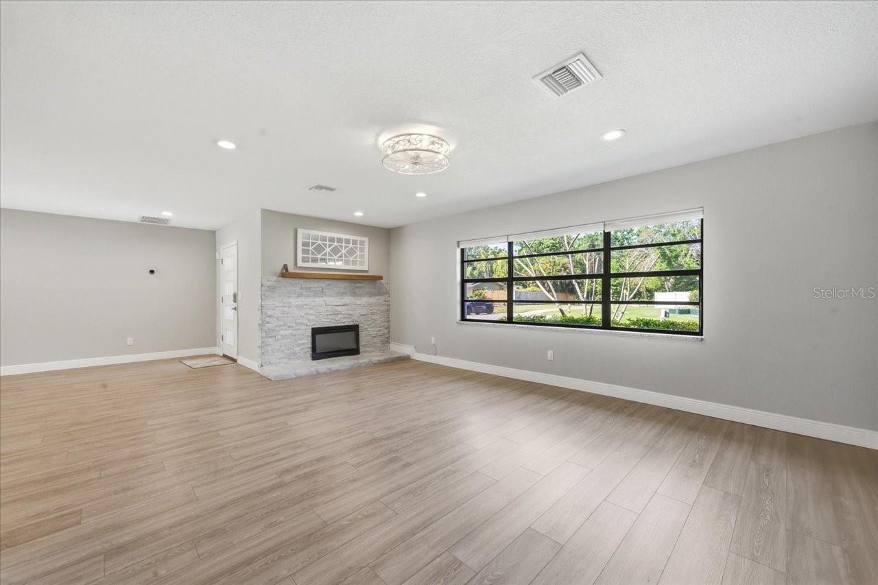 Image 13 of 71 For 1023 Idlewild Drive N