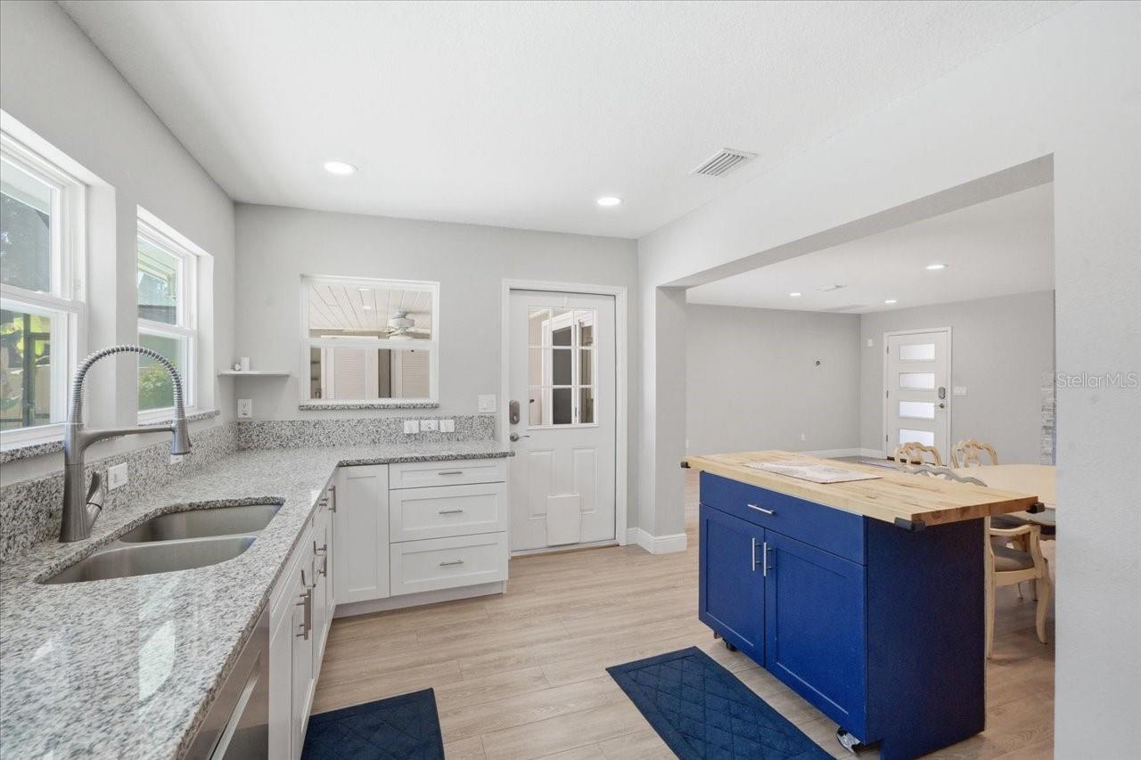 Image 22 of 71 For 1023 Idlewild Drive N