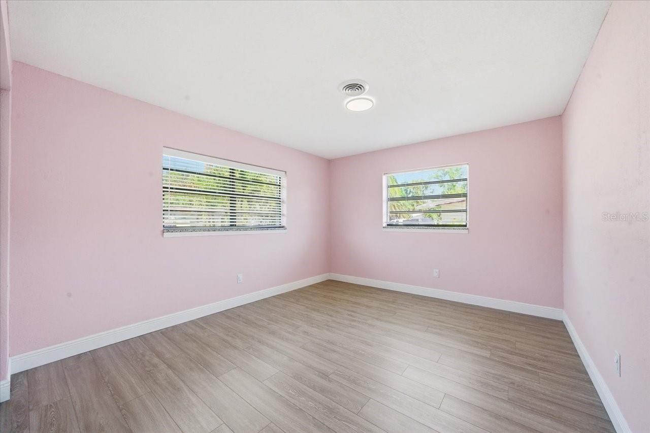 Image 32 of 71 For 1023 Idlewild Drive N