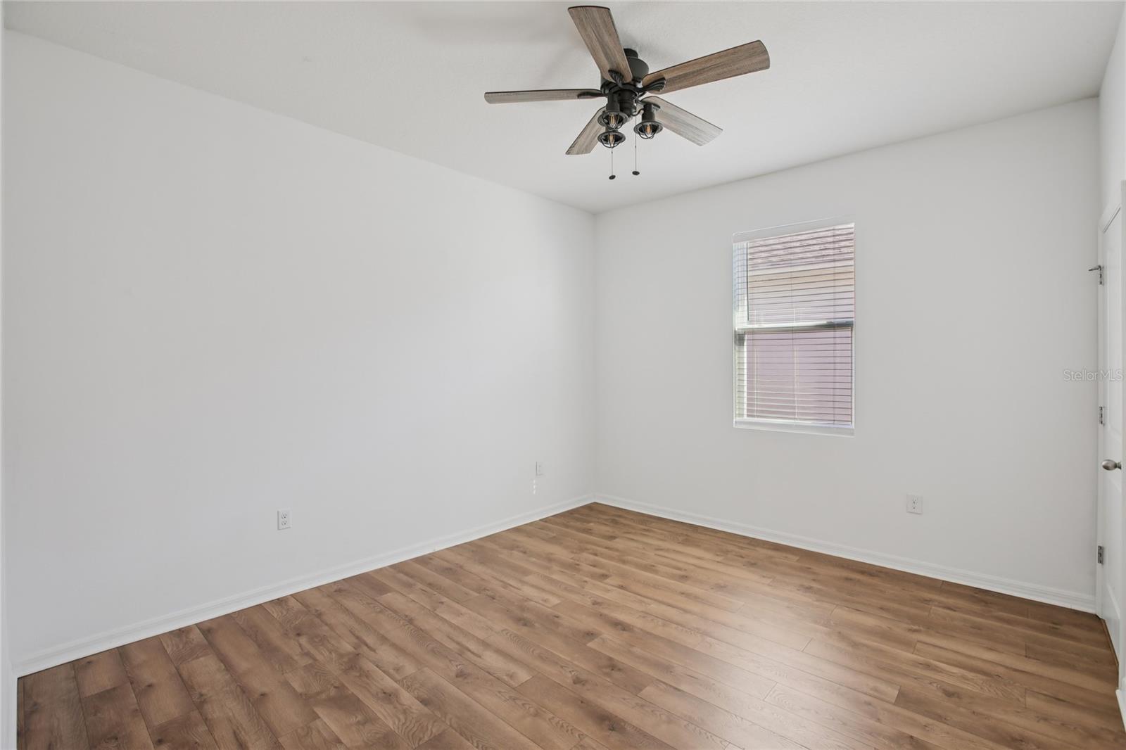 Image 24 of 58 For 10747 Laxer Cay Loop