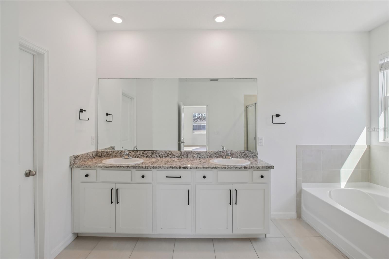 Image 35 of 58 For 10747 Laxer Cay Loop