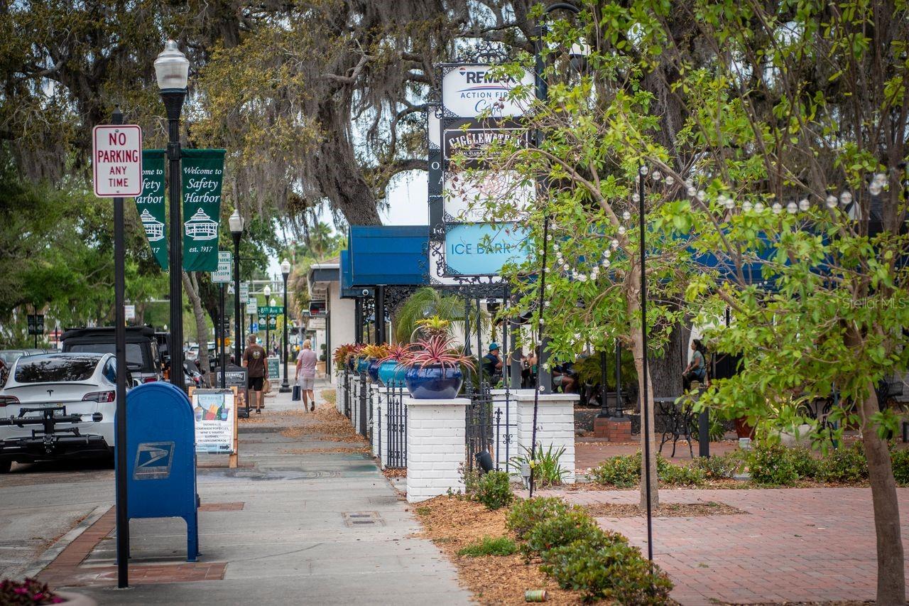 Listing photo id 16 for 734 2nd Street N