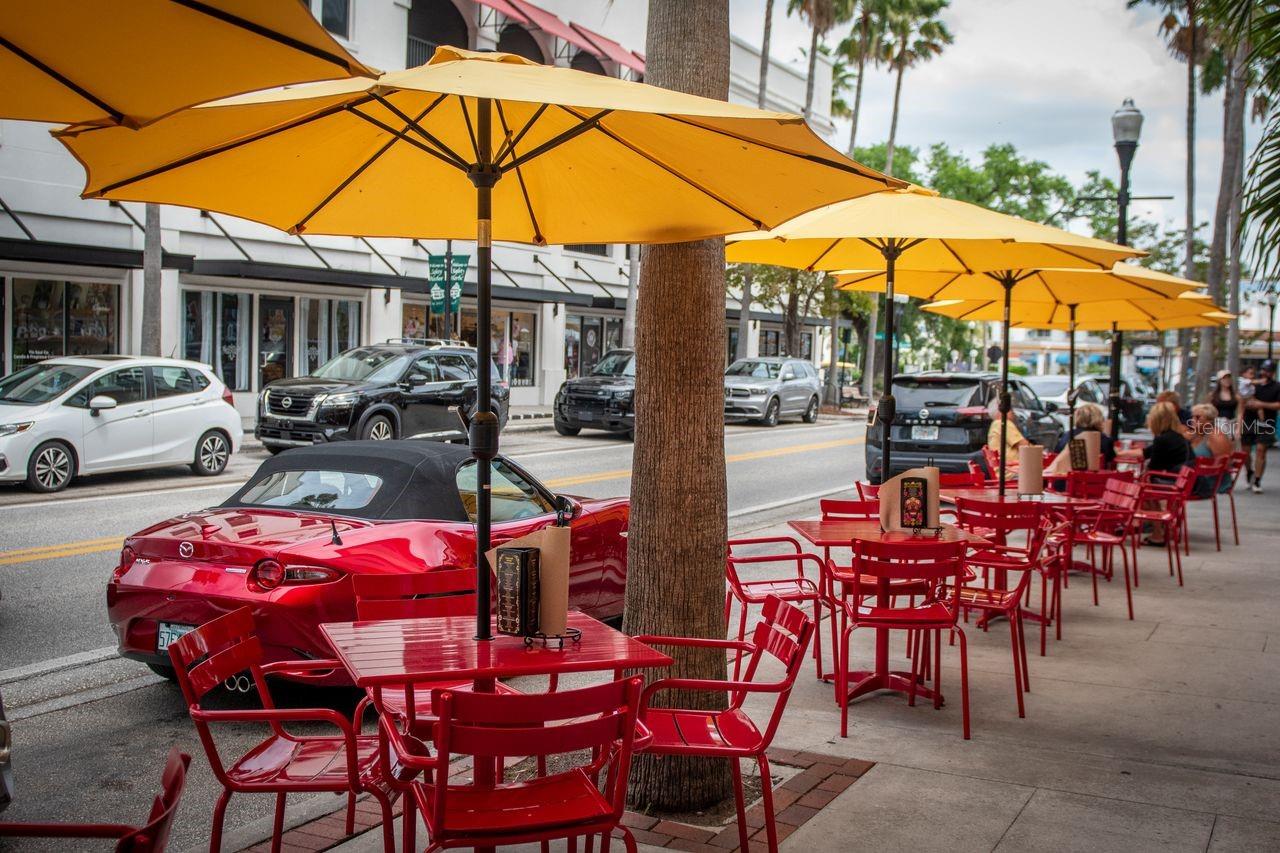 Listing photo id 19 for 734 2nd Street N