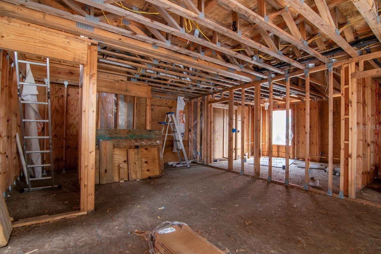 Listing photo id 5 for 734 2nd Street N