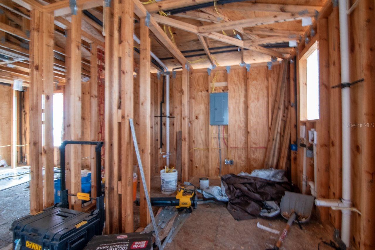 Listing photo id 6 for 734 2nd Street N